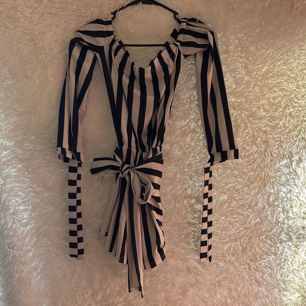 Chic Black and White Striped Long Sleeve Dress